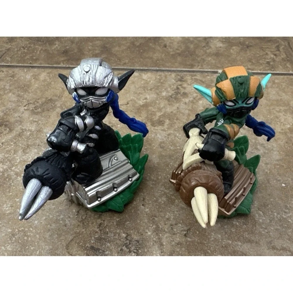 Activision Skylanders Lot Of 2 Action Figures Green Bottom